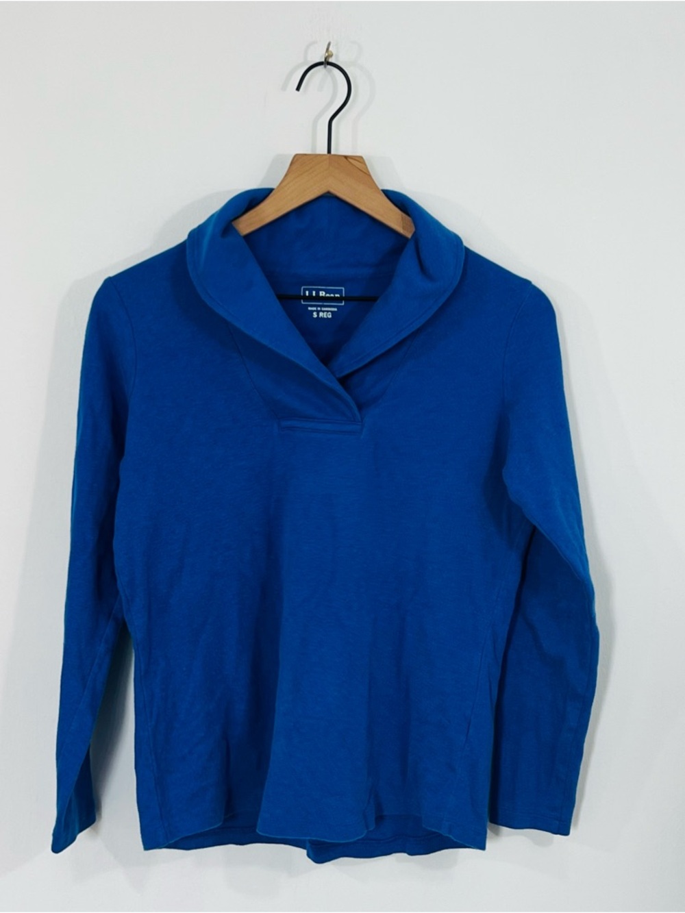 L.L. Bean Casual Everyday Outdoor Pullover Long Sleeve Folded Collar Sweatshirt
